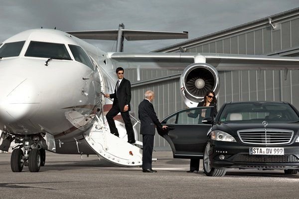 From Runway to City: Best UK Airport Taxi Paths